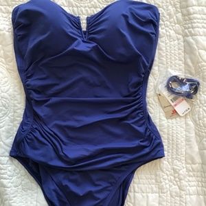 NEW STYLISH ONE-PIECE TOMMY BAHAMA SWIMSUIT!